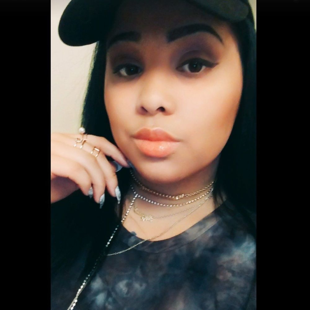 Meet your Posher, Dominique